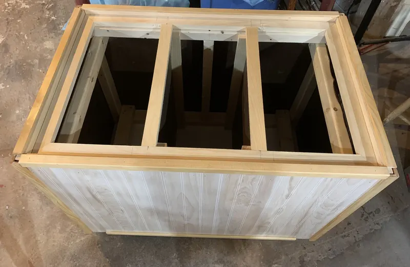 Garbage / recycle sorting unit